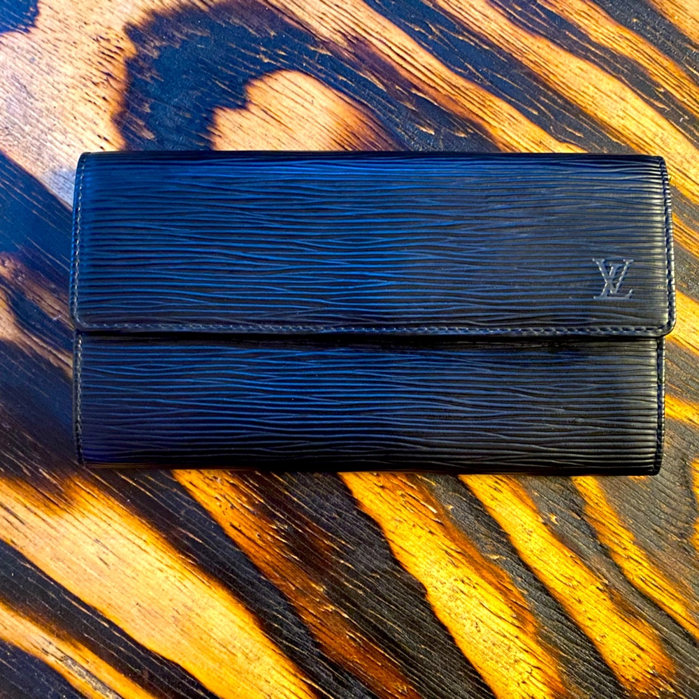 Beautiful Authentic LOUIS VUITTON Epi Pochette Porte Monnaie Credit Wallet